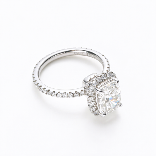 Cushion Shape Cut Diamond丨Classic Halo Setting丨Diamond Pavé Band
