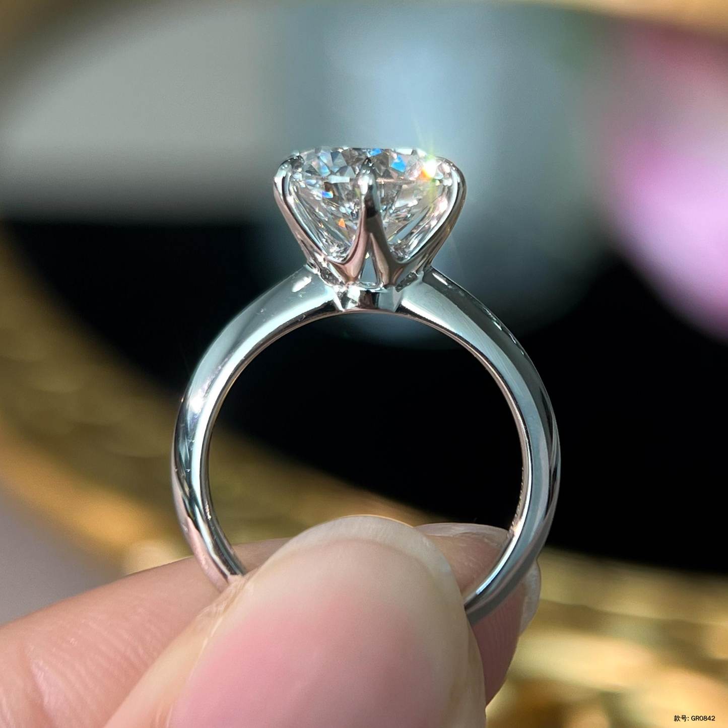 Round Brilliant Cut Diamond丨Classic Six-Prong Setting丨Platinum Ring