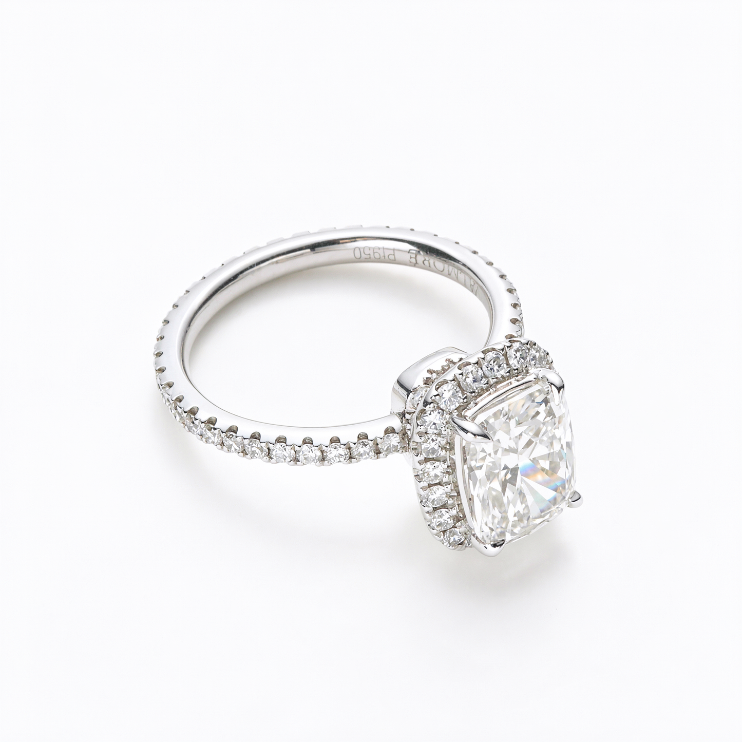 Cushion Shape Cut Diamond丨Classic Halo Setting丨Diamond Pavé Band