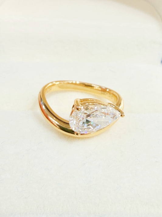 1 Carat D VVS2 Pear Cut Diamond | East-West Bypass Setting | 18K Yellow Gold Ring
