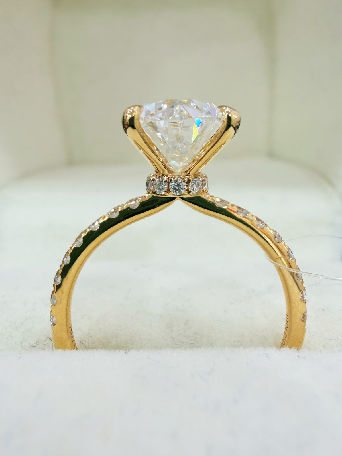 Oval Cut Diamond Bridal Set with Chevron Curved Band | 18K Yellow Gold