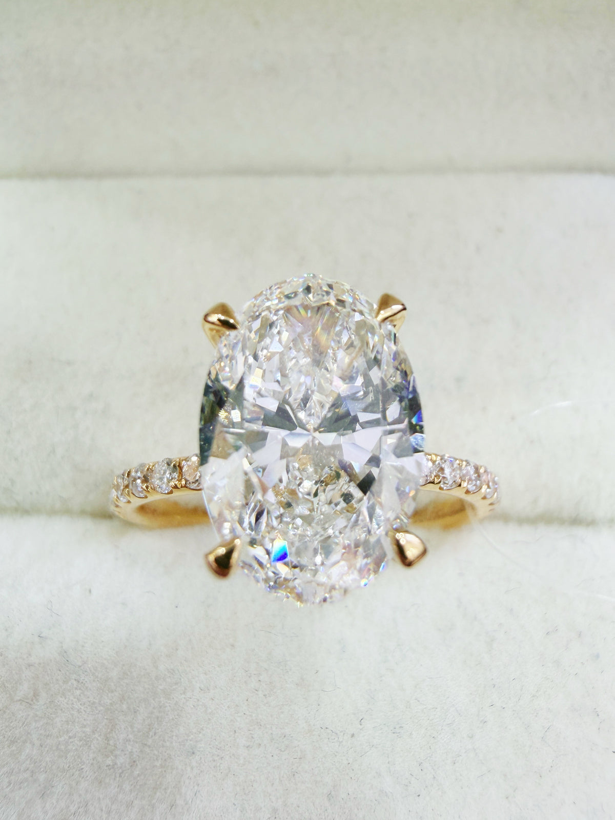 Oval Cut Diamond Bridal Set with Chevron Curved Band | 18K Yellow Gold