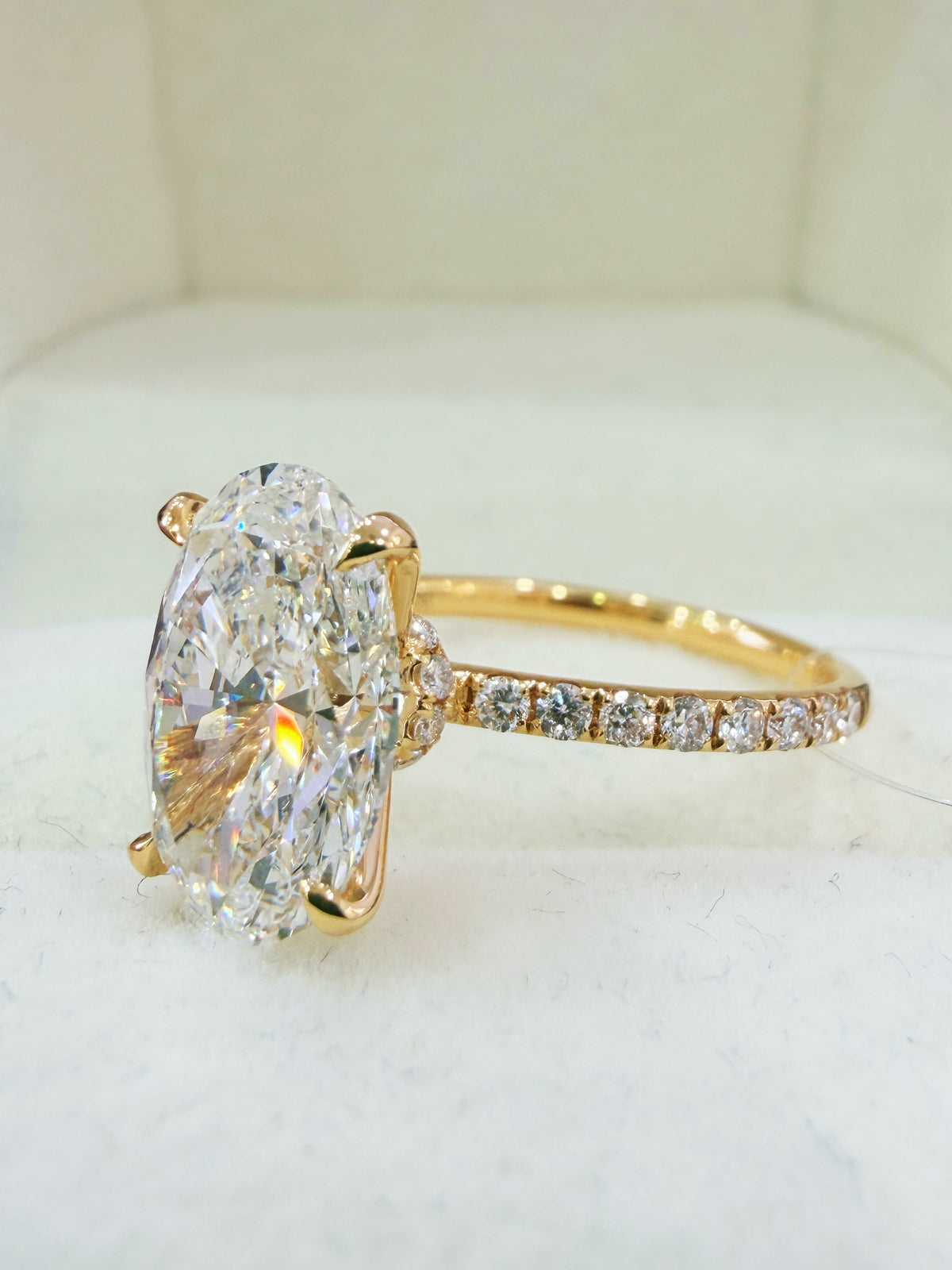 Oval Cut Diamond Bridal Set with Chevron Curved Band | 18K Yellow Gold