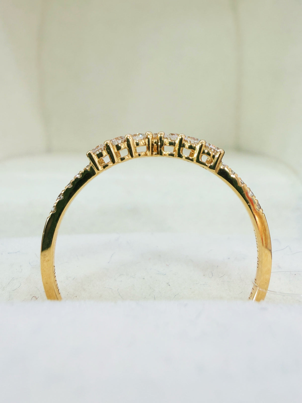 Oval Cut Diamond Bridal Set with Chevron Curved Band | 18K Yellow Gold