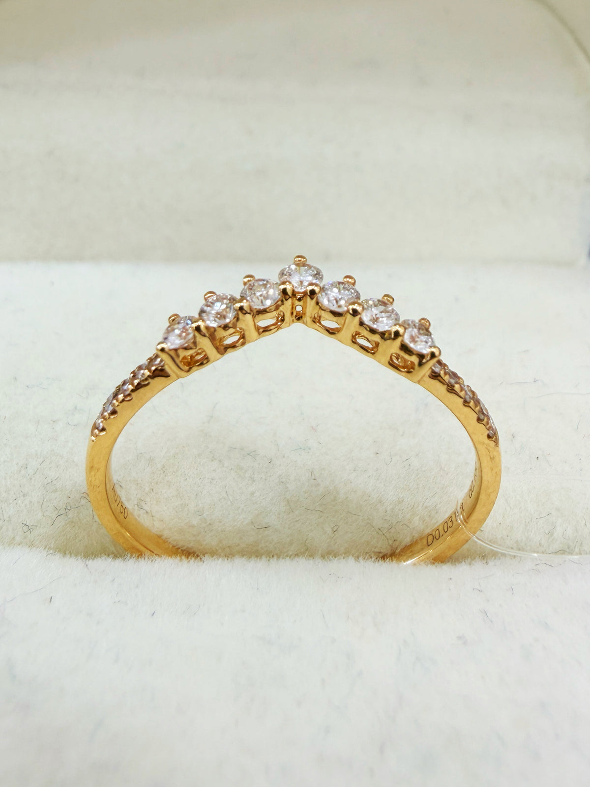 Oval Cut Diamond Bridal Set with Chevron Curved Band | 18K Yellow Gold