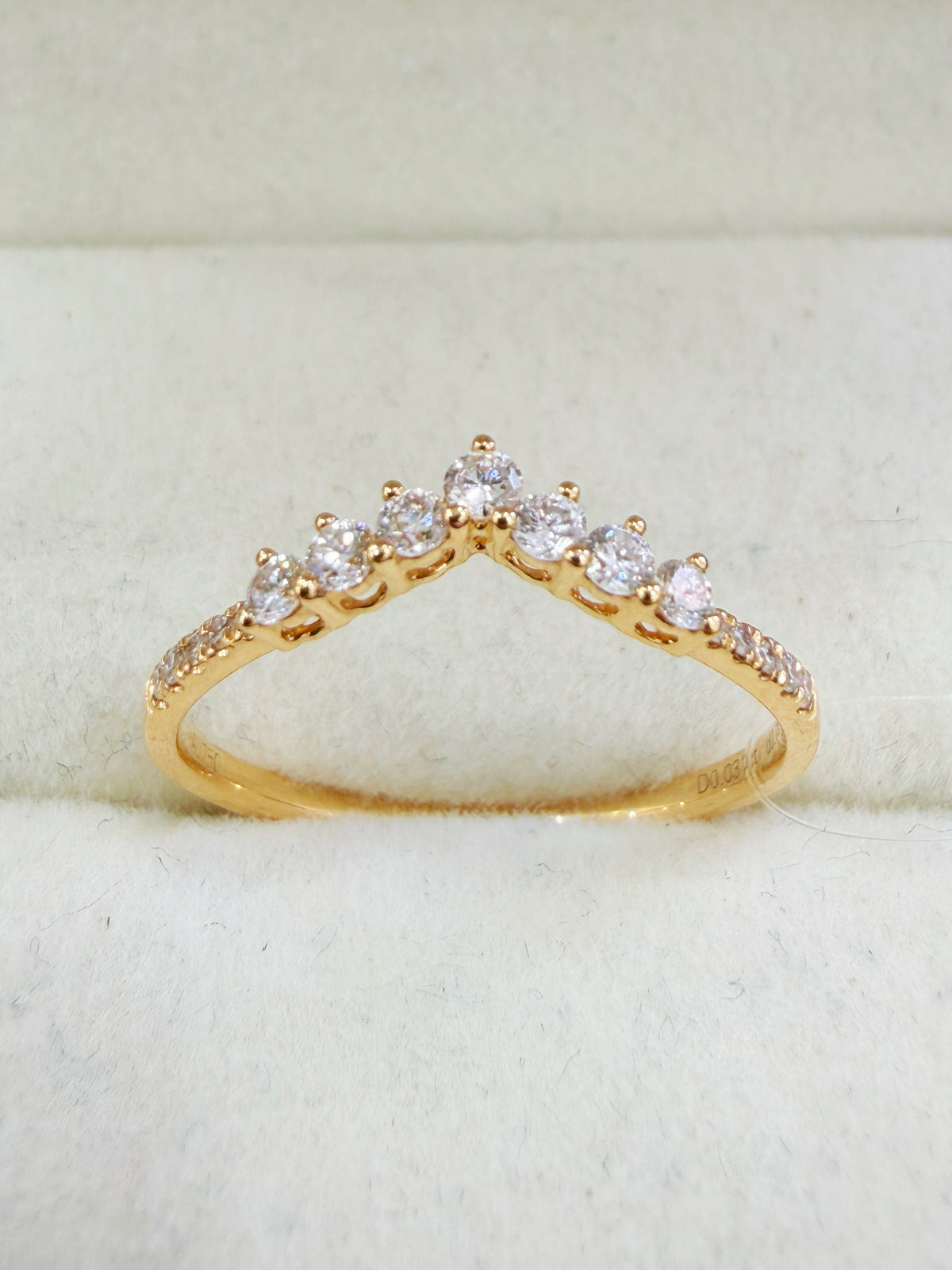 Oval Cut Diamond Bridal Set with Chevron Curved Band | 18K Yellow Gold