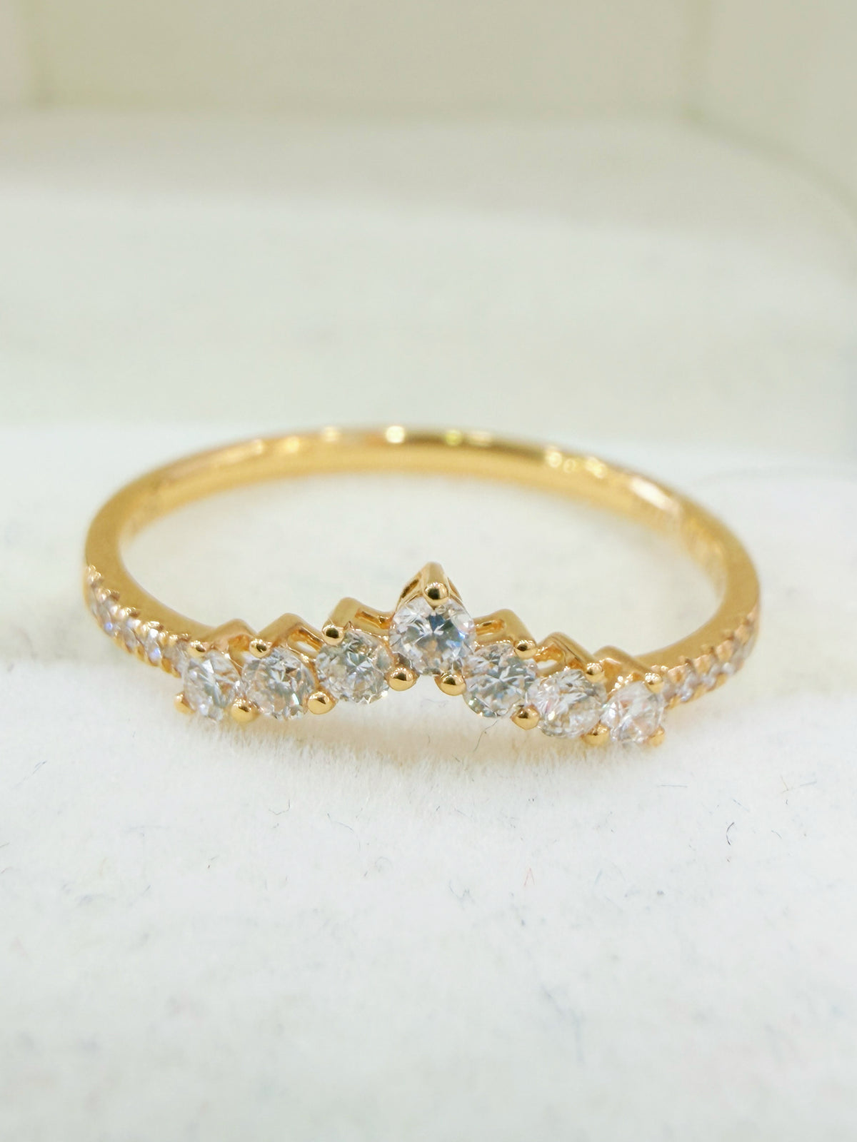 Oval Cut Diamond Bridal Set with Chevron Curved Band | 18K Yellow Gold