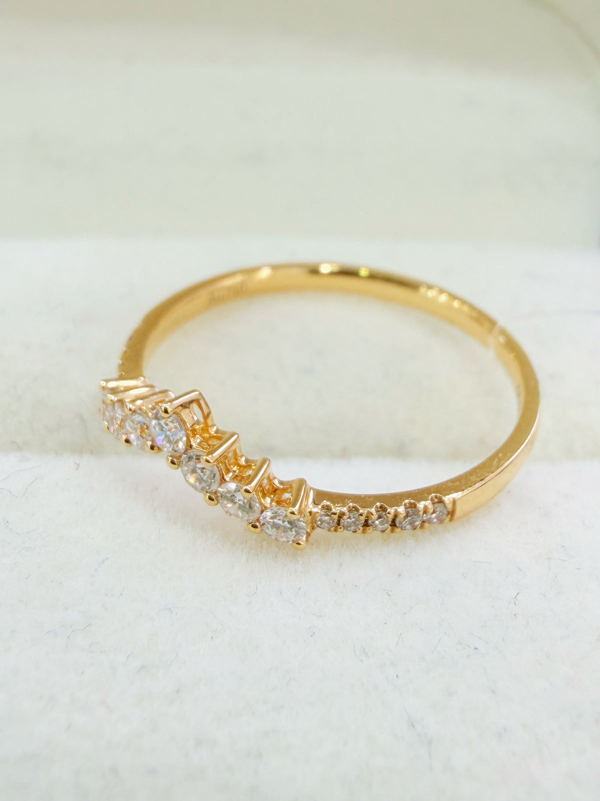 Oval Cut Diamond Bridal Set with Chevron Curved Band | 18K Yellow Gold