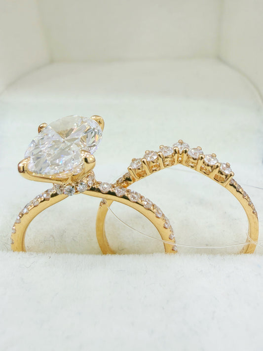 Oval Cut Diamond Bridal Set with Chevron Curved Band | 18K Yellow Gold